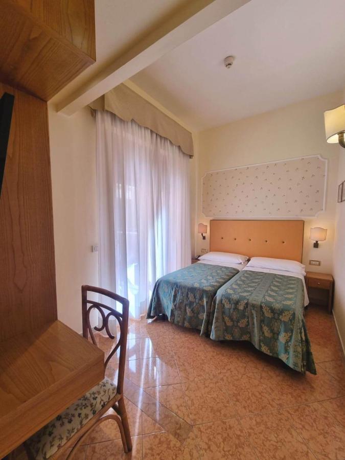 Hotel Girasole Соренто Екстериор снимка