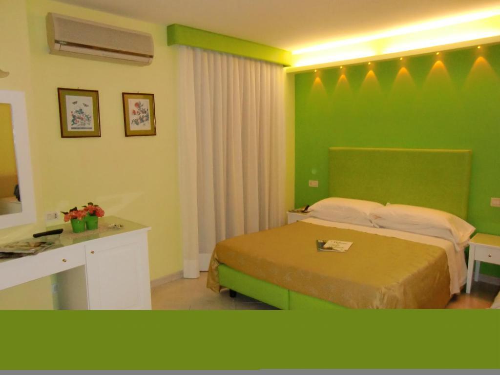 Hotel Girasole Соренто Екстериор снимка
