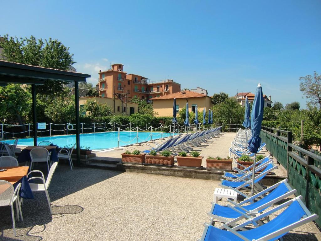 Hotel Girasole Соренто Екстериор снимка