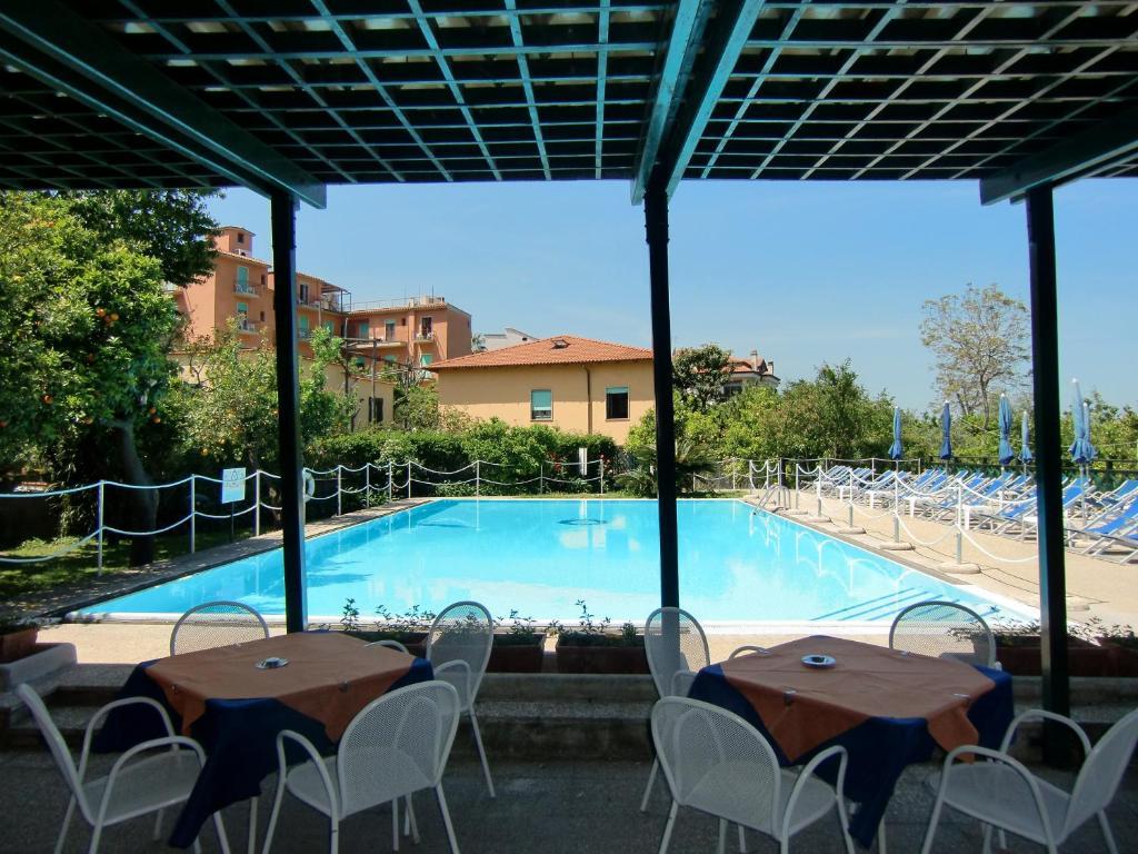 Hotel Girasole Соренто Екстериор снимка