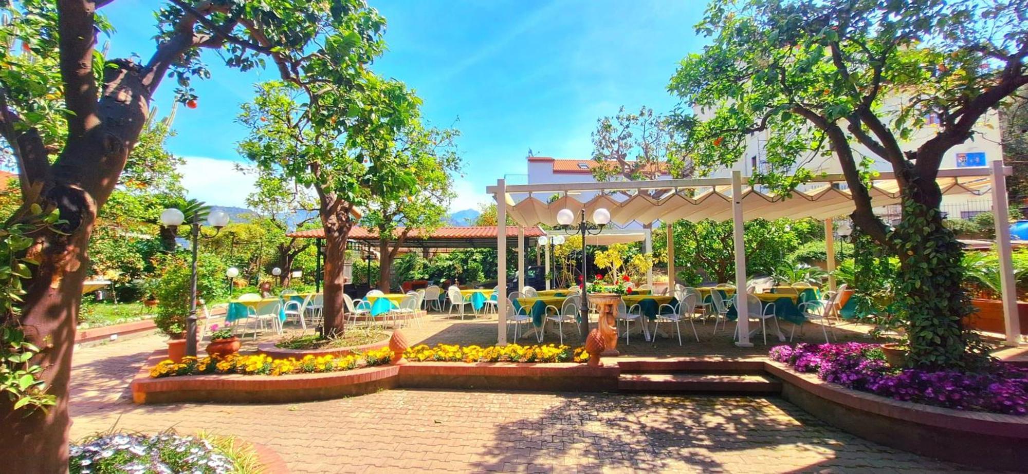 Hotel Girasole Соренто Екстериор снимка