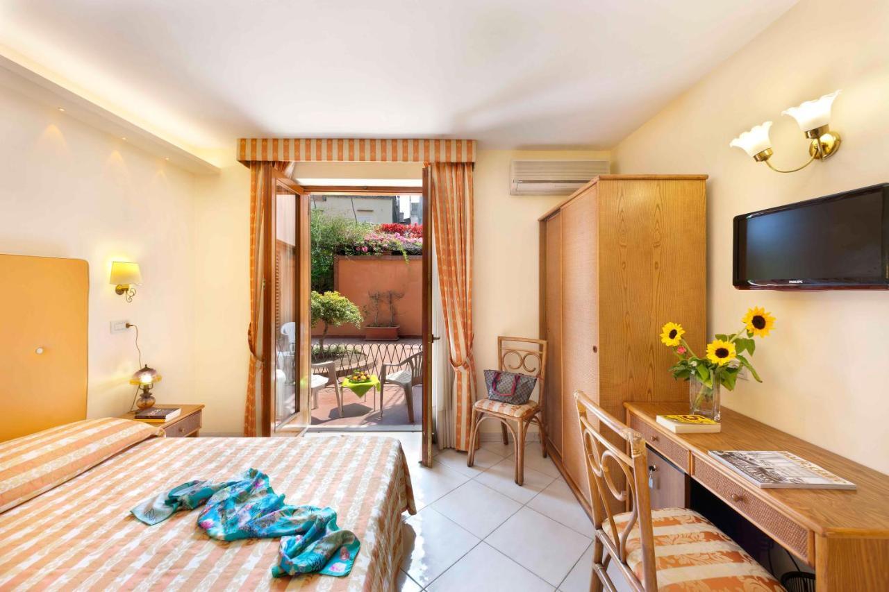 Hotel Girasole Соренто Екстериор снимка