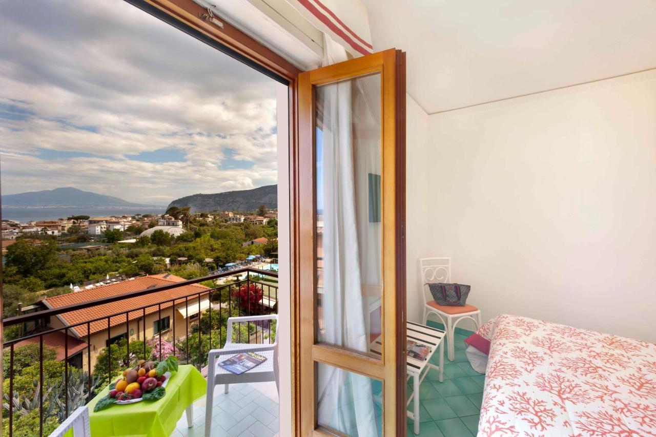 Hotel Girasole Соренто Екстериор снимка