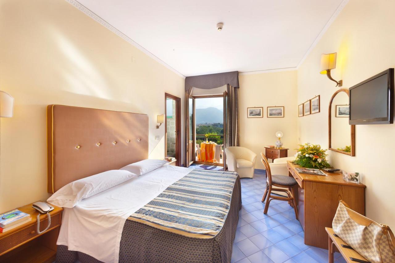 Hotel Girasole Соренто Екстериор снимка