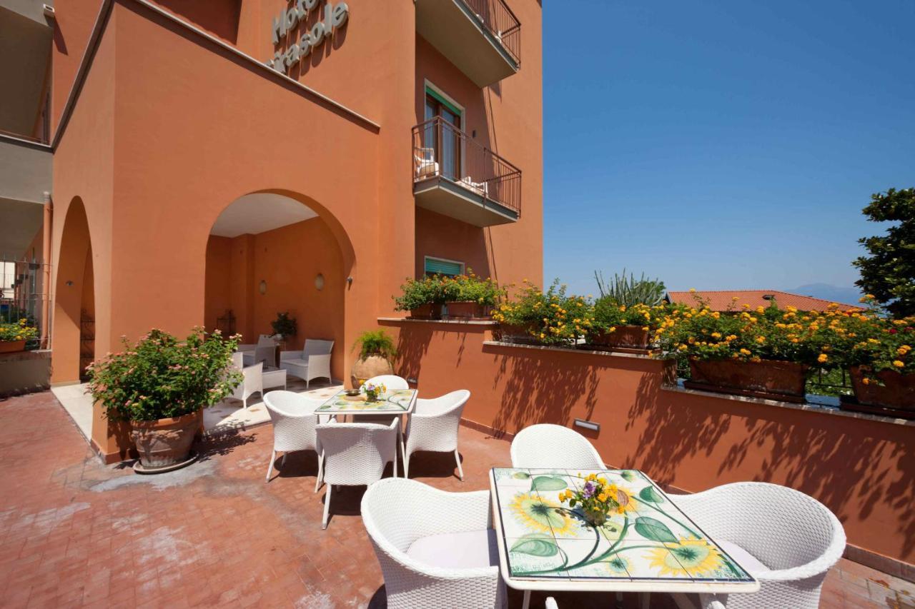 Hotel Girasole Соренто Екстериор снимка