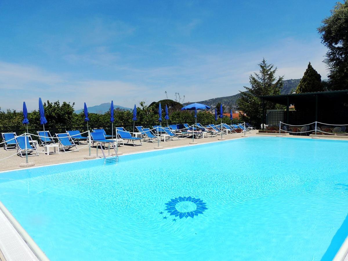 Hotel Girasole Соренто Екстериор снимка