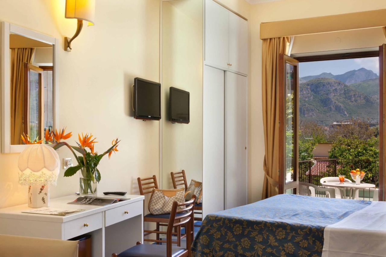 Hotel Girasole Соренто Екстериор снимка