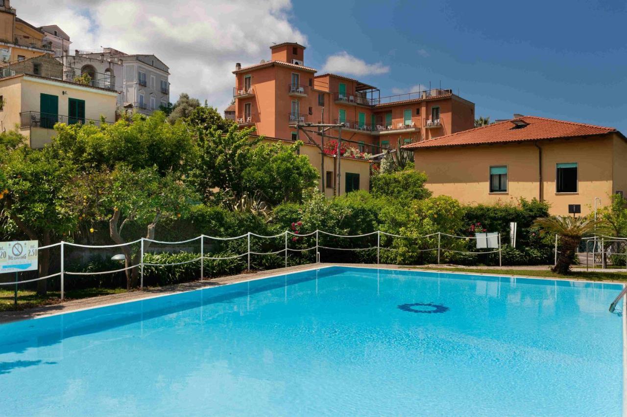 Hotel Girasole Соренто Екстериор снимка